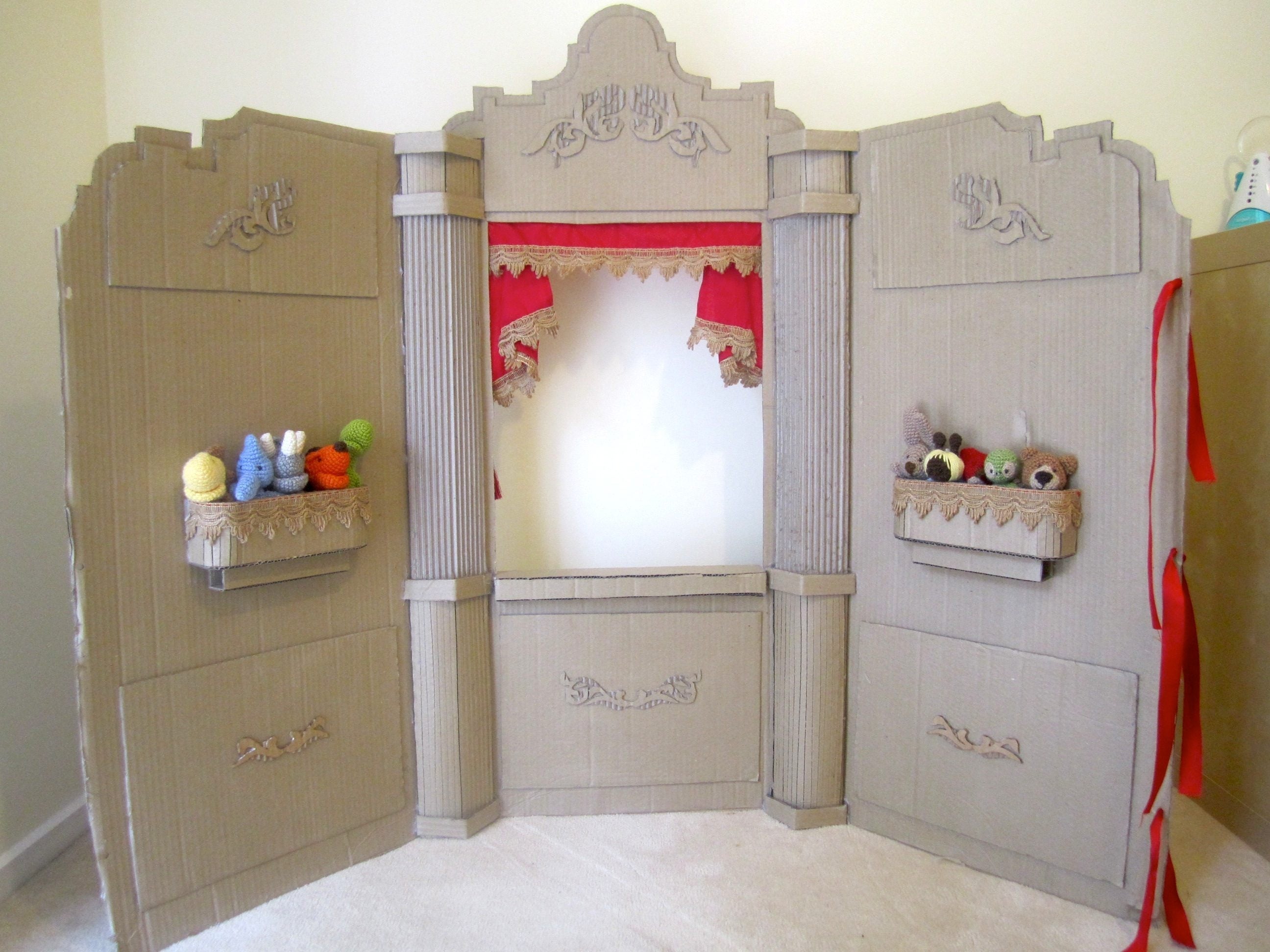 Fun DIY Puppet theatre made from cardboard boxes.